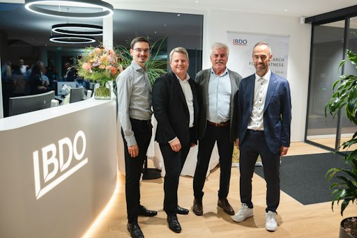 Von links nach rechts: Markus Klösges (BDO
Digitalisierungspartner GmbH), Christian Gerstgrasser
(Standort-leiter BDO Schlins), Kurt Gerstgrasser (Gründer und
Seniorchef) und Wolfgang Lässer (Bürgermeister Schlins).