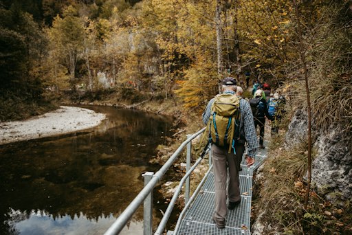 Die geführte Wanderung am Tag der Eröffnung lockte zahlreiche
Besucher*innen an.