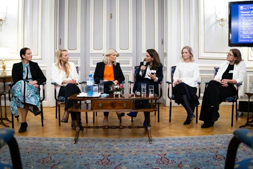 https://www.apa-fotoservice.at/galerie/40169 Women's Health
Dialogue: Advancing Inclusion in Healthcare v.l.n.r.:Claudia
Neumayer-Stickler, Juliane Bogner-Strauß, Corinna Milborn, Robab
Breyer-Kohansal, Veronika Seebacher-Shariat, Andrea Brunner