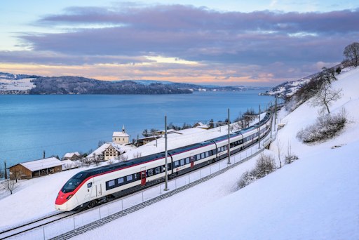 Vorschau Bild von SBB EuroCity/InterCity-Zug Giruno am Zugersee nahe Arth-Goldau,
Zentralschweiz