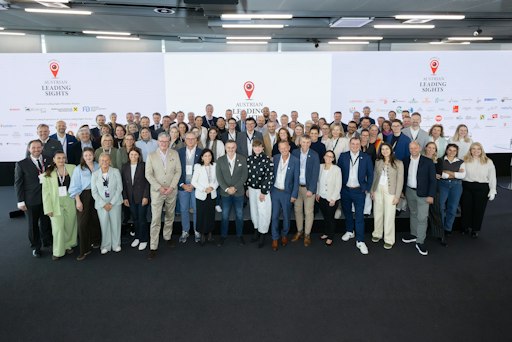 Gruppenfoto Austrian Leading Sights Kongress Red Bull Ring - KI bearbeitet