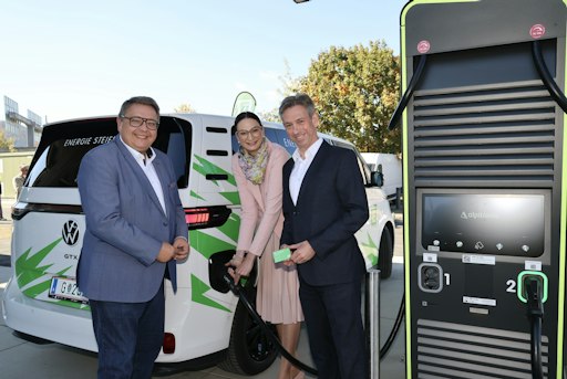 (honorarfrei v.l.n.r): Martin Graf (Vorstand Energie Steiermark),
Nicole Sunitsch (Bürgermeisterin St. Michael in Obersteiermark),
Werner Ressi (Vorstand Energie Steiermark)