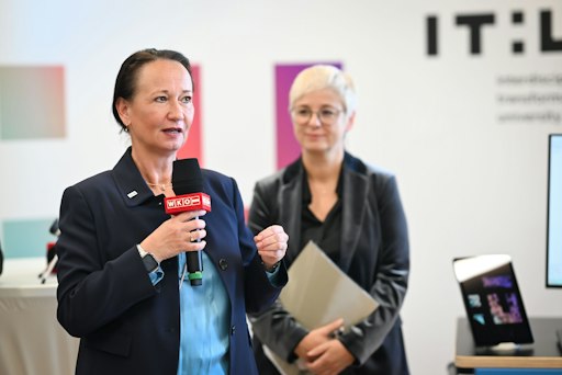 Vorschau Bild von Das IT:U Innovation Lab schafft einen gemeinsamen Arbeitsraum, um
Transformation für Wirtschaft und Gesellschaft konkret
voranzutreiben.