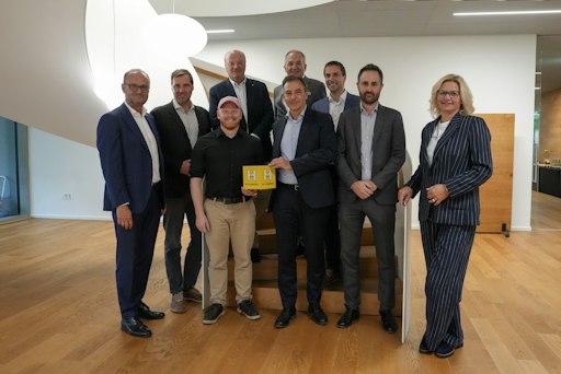 Hermann Hagleitner, Geschäftsführer Hilfswerk Salzburg, Michael
Schiemer, geschäfts-führender Gesellschafter der LICA Life Care
GmbH, Alexander Loidl, Geschäftsführer PflegeZeit, Christian
Struber, Präsident Hilfswerk Salzburg, Raimund Ribitsch,
Präsi-dent-Stellvertreter, Andreas Weiss Geschäftsführer Mavie Work,
Rainer Planinc, Ge-schäftsführer von cogvis, Gregor Tragl, Uniqa
Verticals, Elke Schmiderer, Geschäftsfüh-rerin Hilfswerk Salzburg.