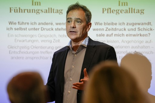 Vorschau Bild von Beim „Praxis.Dialog“ wurde diskutiert, wie digitale Technologien
den Herausforderungen in der Pflege begegnen können.