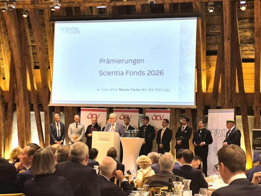 Preisträger werden vorgestellt von Scientia Fonds
Jury-Vorsitzenden a.o. Univ. Prof. Dr. Martin Vácha im Kuppelsaal
der Technischen Universität Wien.