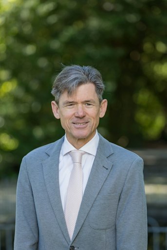 Prof. Dr. Christian Pirich unterstützt die Rückkehr von MeinMed
nach Salzburg. Die kostenlose Vortragsreihe vermittelt
Gesundheitswissen verständlich und wissenschaftlich fundiert.