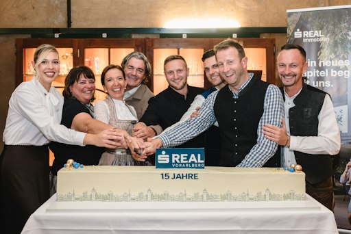Team s REAL Vorarlberg: von links: Nadja Suhonjic, Ulrike Manzl,
Martina Hirsch (Geschäftsführerin), Bruno Ehrhart, Pascal Peter,
Maximilian Simma, Christian Hagspiel (Geschäftsführer), Fabian Franz
Ess