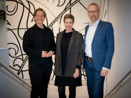Barbara Staudinger, Direktorin, Jüdisches Museum Wien, folgt
Matthias Beitl nach, der den Verband seit 2024 geführt hat und sich
nun ganz der bevorstehenden Wiedereröffnung des Volkskundemuseums
Wien widmet. Gewählt wurde sie für die Funktionsperiode 2026 bis
2029 bei der Generalversammlung des Museumsbunds Österreich am 15.
Oktober 2026 im Rahmen des Österreichischen Museumstags in
Eisenstadt. Gemeinsam mit ihr wurden Peter Fritz, Direktor,
Salzburger Freilichtmuseum, Großgmain, und Ruth Swoboda, Direktorin,
inatura Naturschau Dornbirn, als Vizepräsident:innen gewählt.