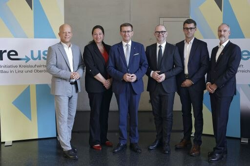 v.l.: Mag. Martin Punzenberger, Vorstandsdirektor Sparkasse Oberösterreich, Linda Peer, Bereichsleiterin Abfall LINZ AG (in Vertretung von DI Erich Haider, Generaldirektor LINZ AG), Wirtschafts-Landesrat Markus Achleitner, Bürgermeister Dietmar Prammer, Stadt Linz, Christian Grottenthaler, Technischer Direktionsleiter Oberösterreich STRABAG AG, Erwin Fahrnberger, Technischer Geschäftsbereichsleiter SWIETELSKY AG.