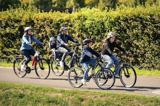 Familie auf Radtour