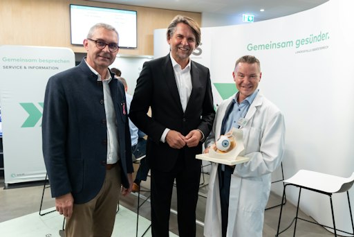 v.l.n.r.: SVS-Obmann-Stv. und Präsident der Landwirtschaftskammer
OÖ Franz Waldenberger, SVS-Obmann Peter Lehner und Augenarzt Dr.
Paul Niederberger