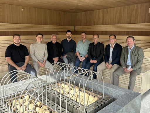 Die Panoramasauna im neuen Sakura Spa mit automatischer
Aufgussfunktion und Blick in die Natur bietet Platz für rund 40
Personen.