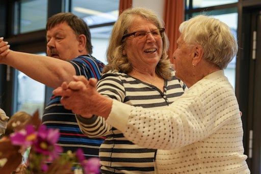 Vorschau Bild von Das 20-jährige Jubiläum wurde nun gemeinsam mit Bewohner*innen,
Angehörigen, Mitarbeiter*innen und Ehrengästen im Rahmen eines
Oktoberfestes gefeiert.