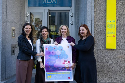 v.l.: Doris Bonifarth (Leiterin der KiJA OÖ-Präventionsstelle), Chefinspektorin Kerstin Matschiner (Landespolizeidirektion OÖ, Kriminalprävention), Christine Winkler-Kirchberger (Kinder- und Jugendanwältin des Landes OÖ) und Barbara Zinhobler (Juristin, KiJA OÖ).