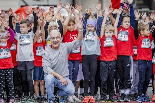 Manfred Tisch, Geschäftsführer Baumit GmbH, beim Start der
Kinderläufe.