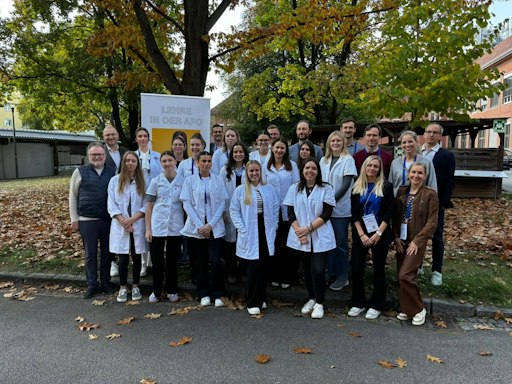 Vorschau Bild von Die Teilnehmerinnen des 11. PKA-Bundeslehrlingswettbewerbs in
Graz mit den PKA-Beauftragten der Landesgruppen des Österreichischen
Apothekerverbands.
