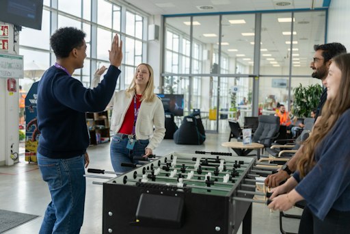 Vorschau Bild von Amazon Mitarbeitende // Weiterer Text über ots und
www.presseportal.de/nr/8337 / Die Verwendung dieses Bildes für
redaktionelle Zwecke ist unter Beachtung aller mitgeteilten
Nutzungsbedingungen zulässig und dann auch honorarfrei.
Veröffentlichung ausschließlich mit Bildrechte-Hinweis.