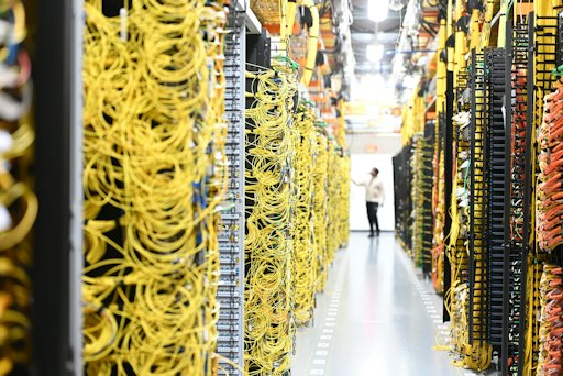 Vorschau Bild von Amazon Rechenzentrum // Weiterer Text über ots und
www.presseportal.de/nr/8337 / Die Verwendung dieses Bildes für
redaktionelle Zwecke ist unter Beachtung aller mitgeteilten
Nutzungsbedingungen zulässig und dann auch honorarfrei.
Veröffentlichung ausschließlich mit Bildrechte-Hinweis.