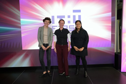 v.l.: Elisabeth Gsottbauer (Professorin für den Einsatz von KI
und maschinellem Lernen in der Nachhaltigkeitspolitik), Stefanie
Lindstaedt (IT:U Gründungspräsidentin) und Kimberly Garcia
(Assistenzprofessorin für intelligente Systeme und nachhaltige
Industrie)