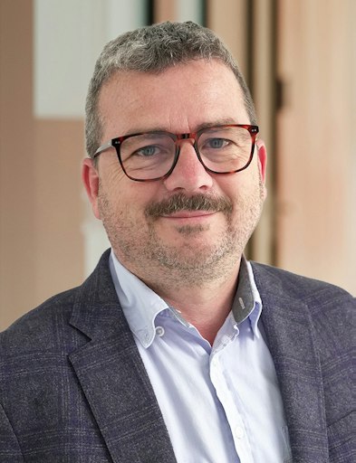 Vorschau Bild von Oswald Hicker, Chefredakteur und Geschäftsführer der
RegionalMedien Niederösterreich, übergibt nach sechs Monaten
planmäßig die nationale Print-Chefredaktion an Michael Kretz.