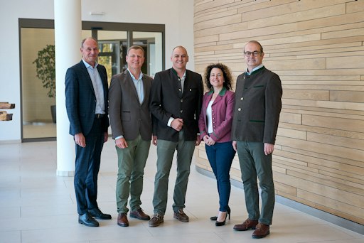 v.l.n.r. Alexander Pilarksi, Uwe Borchardt, Maximilian Endisch,
Brigitte Marzi-Paulitsch, Johannes Schuster (Fotocredit: RWA)