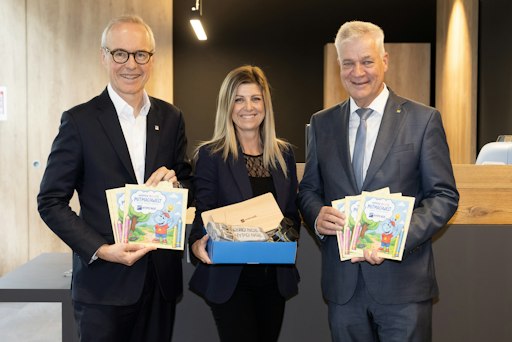 Bei der HYPO NOE gibt es neben attraktiven Konditionen auch
regional hergestellte Weltspartagsgeschenke.