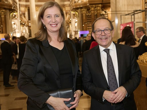 Vorschau Bild von Staatssekretärin Barbara Eibinger-Miedl und Zweiter Präsident des
Nationalrats Peter Haubner