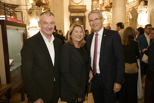 Vorschau Bild von Vizegeneralsekretär der Österreichischen Industriellenvereinigung
Peter Koren, EU-Rechnungshofmitglied Helga Berger, VIG-CEO Hartwig
Löger