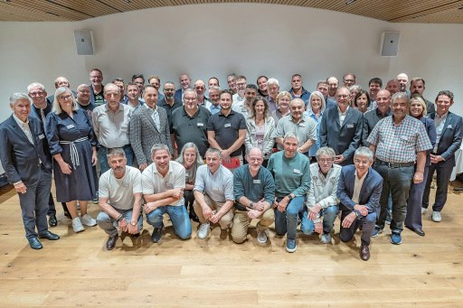1 090 gute Gründe für eine Feier: Ein Großteil der 65 Jubilare der Rhomberg Gruppe versammelte sich im Hotel Schwärzler.