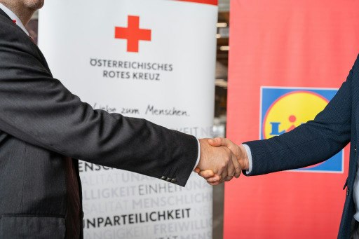 Erfolgreiche Spendensammelwoche: Insgesamt spendet Lidl Österreich über 14.000 Lebensmittel und Hygieneprodukte an die Team Österreich Tafeln des Österreichischen Roten Kreuzes. (Abdruck für Pressezwecke honorarfrei, Fotocredit: Lidl Österreich)