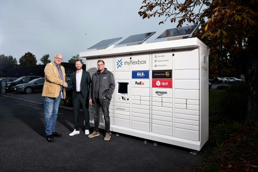 Von links: Jörg Kitlinski (Gebietsleiter Tankstellen CoDo bei KNITTEL Energie), Florian Hensel (Head of Strategic Accounts myflexbox) und Dennis Ozek (Tankstellenbetreiber bei KNITTEL Energie).