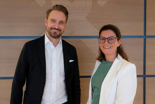Thomas Baaz, Bereichsleiter Privatkund:innen und Private Banking,
sowie Christiane Flehberger, Vorstandsdirektorin der
Raiffeisenlandesbank NÖ-Wien.