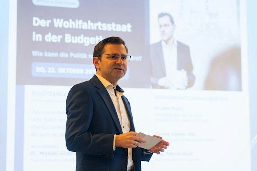 Dr. Michael Grabher referiert am 22.10.2026 im Zuge der
Veranstaltung "Der Wohlfahrtsstaat in der Budgetkrise" in Lustenau.