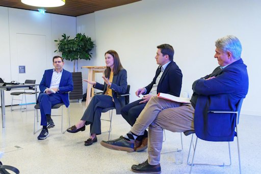 Vorschau Bild von Michael Grabher, Claudia Gamon, Patrick Wiedl und John Evers
diskutieren am 22.10.2026 während der Veranstaltung "Der
Wohlfahrtsstaat in der Budgetkrise" in Lustenau.