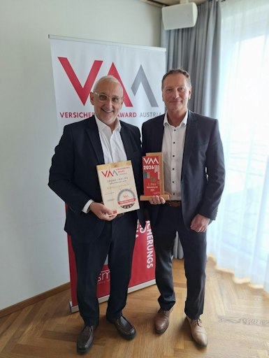 HDI CEO Thomas Lackner (links) und Vertriebsleiter Roman Weber
nehmen beim Versicherungs Award Austria 2026 die Auszeichnung für
den ersten Platz in der Kategorie "Rechtsschutz privat" entgegen.