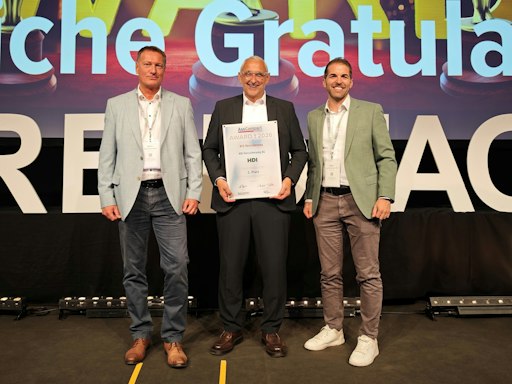 Vorschau Bild von v.l.n.r. Vertriebsleiter Roman Weber, CEO Thomas Lackner und
Marketingleiter Florian Leitner übernehmen den AssCompact Award 2026
für die HDI Kfz-Versicherung