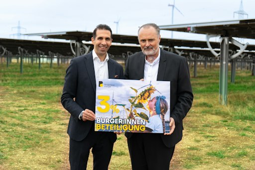 Gemeinsam Richtung Energieunabhängigkeit 2030: Landeshauptmann
Hans Peter Doskozil und Burgenland Energie Vorstandsvorsitzender
Stephan Sharma setzen mit der Bürger:innenbeteiligung 2026 auf die
Beteiligung der Menschen im Burgenland.