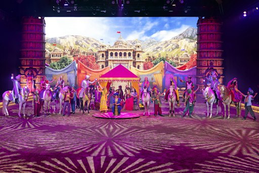 Mit "CAVALLUNA - Die Farben des Lebens" startet die größte
Pferdeshow Europas in eine neue Saison. Im Mittelpunkt des neuen
Programms steht die Geschichte des Hirtenjungen Arhat, der von
seiner verstorbenen Mutter den Auftrag erhält, die Menschen vom
geheimnisvollen Schleier des Vergessens zu befreien. Gemeinsam mit
seiner Weggefährtin Shaneya begibt er sich auf eine abenteuerliche
Reise, um seine Mission zu erfüllen. Dabei führt ihr Weg sie nicht
nur durch die weiten Ländereien Indiens, sondern auch in die
faszinierende Welt der Götter... © CAVALLUNA // Weiterer Text über
ots und www.presseportal.de/nr/55914 / Die Verwendung dieses Bildes
für redaktionelle Zwecke ist unter Beachtung aller mitgeteilten
Nutzungsbedingungen zulässig und dann auch honorarfrei.
Veröffentlichung ausschließlich mit Bildrechte-Hinweis.