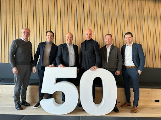 Von links: Roman Eberstaller (CEO SUNPOR Kunststoff GmbH), Daniel
Brandstetter (CEO swisspor Österreich GmbH & CO KG), Clemens
Demacsek (GPH-Geschäftsführer), Roland Hebbel (CEO Steinbacher
Dämmstoff GmbH), Peter Schmid (Austrotherm GmbH) und Heimo Pascher
(CEO Austrotherm GmbH).