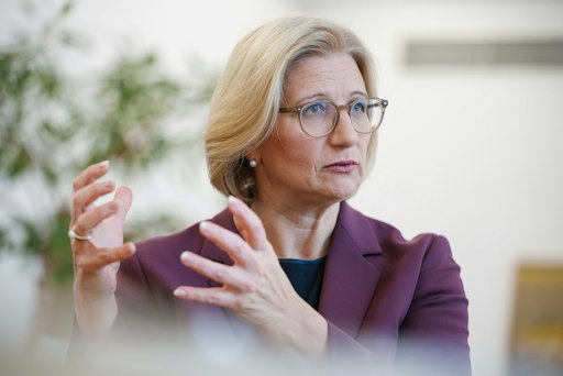 Die saarländische Ministerpräsidentin Anke Rehlinger (SPD). Das
Saarland fördert ein KI-Projekt von DRIVE local e. V., dem Deutschen
Forschungszentrum für Künstliche Intelligenz (DFKI) und der
Saarbrücker Zeitung für starken Lokaljournalismus. // Weiterer Text
über ots und www.presseportal.de/nr/182454 / Die Verwendung dieses
Bildes für redaktionelle Zwecke ist unter Beachtung aller
mitgeteilten Nutzungsbedingungen zulässig und dann auch honorarfrei.
Veröffentlichung ausschließlich mit Bildrechte-Hinweis.