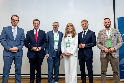 V. l.: Joachim Haindl-Grutsch (Geschäftsführer Industriellenvereinigung OÖ), Wirtschafts-Landesrat Markus Achleitner, Roland Sprengseis (Geschäftsführer bluesource und Beiratssprecher IT-Cluster), Eveline Pupeter (CEO Emporia), Werner Pamminger (Geschäftsführer Business Upper Austria), Jörg Konwalinka (Senior Specialist Manager, Microsoft Österreich).