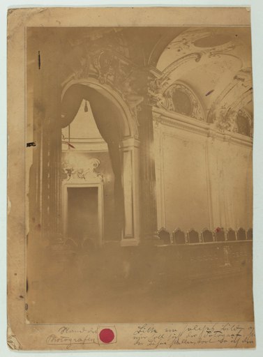 Fotografie des Theaters im Schloss Esterházy in Totis mit
Anweisungen von Gustav Klimt, Teil 1, 1893