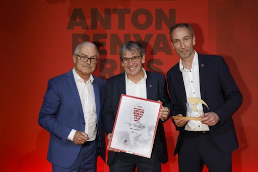 Vorschau Bild von von links: Manfred Tisch (Geschäftsführung Baumit GmbH), Karl und
Manfred Postl (Ausbildungsleitung Baumit Lehrwerkstätte) freuen sich
über die hohe Auszeichnung.
