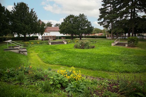 Vorschau Bild von Am Friedhof Liesing wurde eine neue Anlage mit Strauchgräbern
eröffnet.