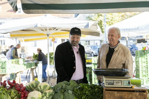 Vorschau Bild von Johann Lafer und Dr. Helmut Marko am Bauernmarkt am Grazer
Lendplatz