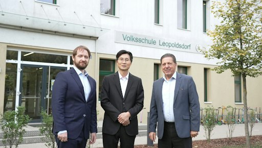 Vorschau Bild von SensIQon zeigt in Leopoldsdorf, wie intelligente Sensorik und KI
Gemeinden dabei unterstützen können, Energie etwa in Ämtern,
Kindergärten und Schulen einzusparen.