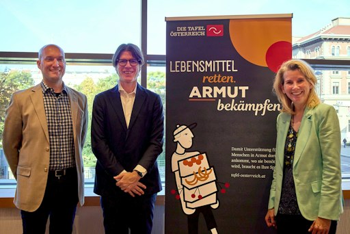 v. l.: Trevor Findley (Harvard Law School), Ignazio Corrao (FEBA)
und Alexandra Gruber (Die Tafel Österreich)