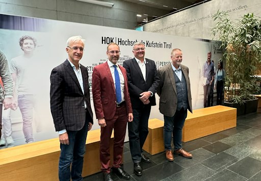 Beim Besuch des Staatssekretärs Leichtfried an der HOK wurde ein
Überblick über Drohnenausbildung, -forschung und Anwendungsfelder
mit Partnerunternehmen gegeben.