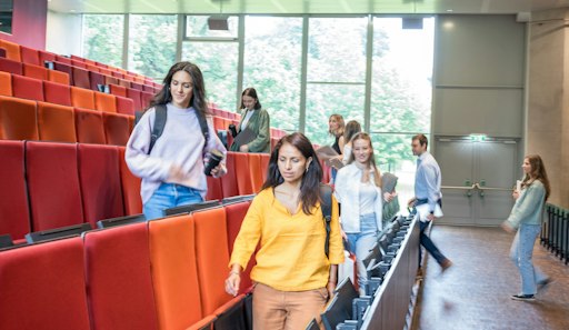 Mit neuen Studienangeboten in den Bereichen Gesundheit, Life
Sciences und IT erweitert die Fachhochschule Salzburg ihr
Studienportfolio und reagiert auf aktuelle gesellschaftliche und
technologische Entwicklungen. Die Bewerbungsphase für das
Studienjahr 2027/28 ist ab sofort geöffnet.